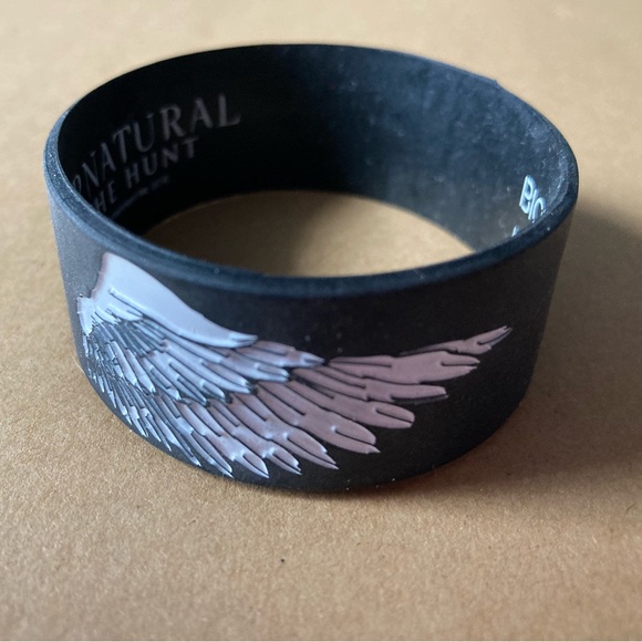 Bioworld Hot Topic Supernatural Team Castiel rubber bracelet Misha Collins SPN - Picture 4 of 5